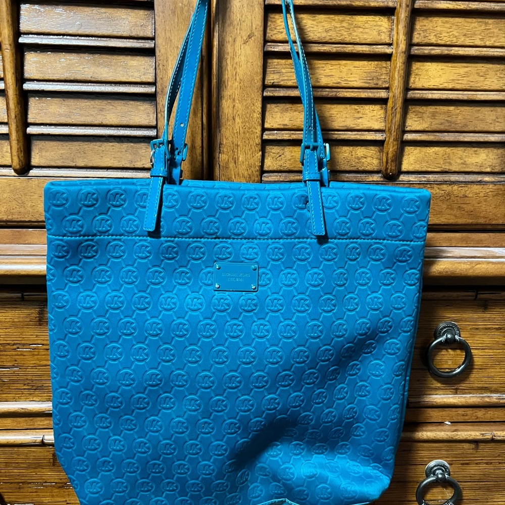 Michael Kors Shoulder bag. Great used cond.